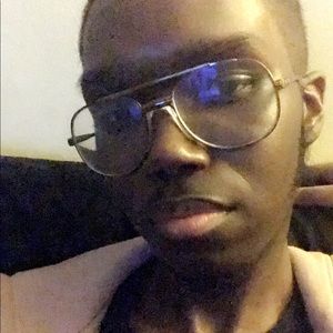 Meet your Posher, Devonte